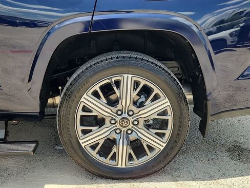 Used 2024 Toyota Sequoia Capstone AWD/4WD image 32