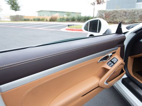 Used 2015 Porsche 911 Turbo S image 17