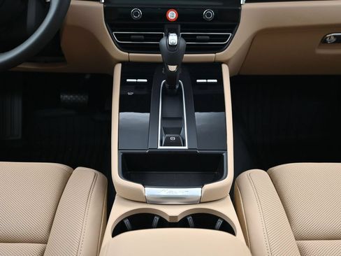 Certified 2026 Porsche Macan AWD/4WD image 10