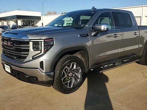 Used 2023 GMC Sierra 1500 SLT w/ SLT Premium Package image 4