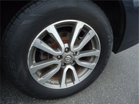 Used 2013 Nissan Pathfinder SV AWD/4WD image 29