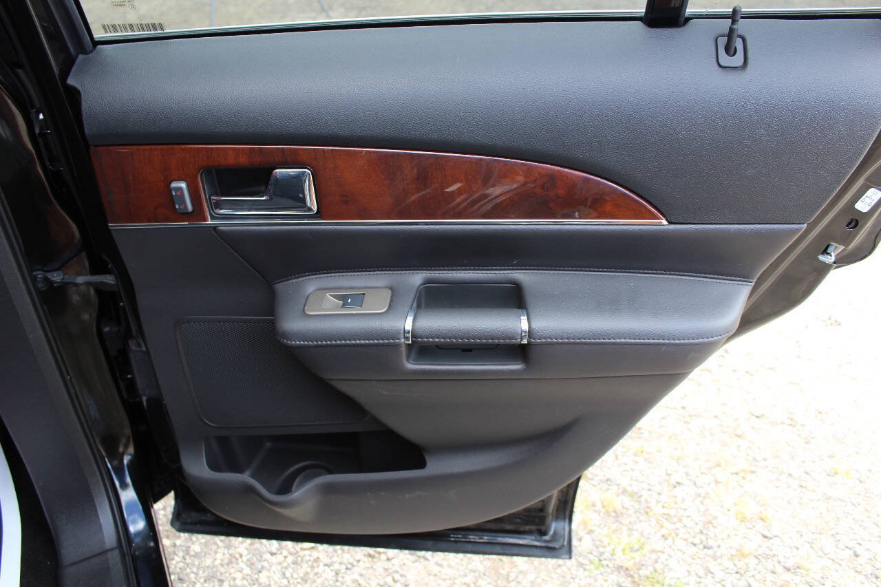 Used 2014 Lincoln MKX AWD w/ Equipment Group 102A image 23