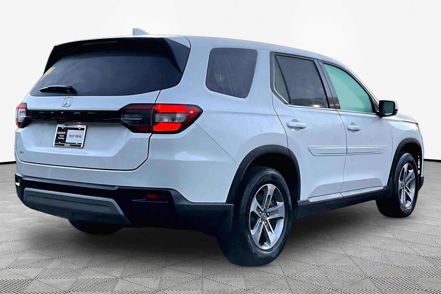 Used 2025 Honda Pilot EX-L image 13