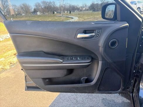 Used 2019 Dodge Charger SXT w/ Leather Interior Group RWD image 19