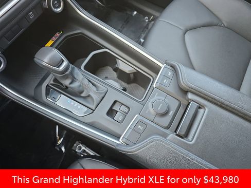Used 2024 Toyota Grand Highlander XLE image 34