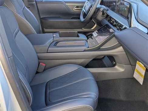 New 2026 INFINITI QX80 SPORT w/ Sport Exterior Package image 34