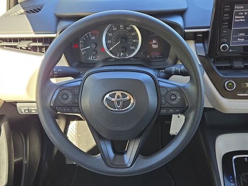 Used 2022 Toyota Corolla LE image 19