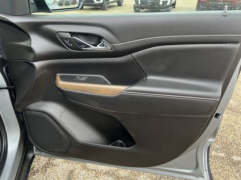 Used 2023 GMC Acadia SLE w/ Driver Convenience Package image 13