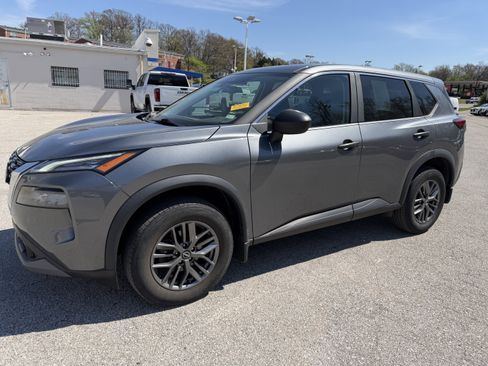 Used 2023 Nissan Rogue S image 3