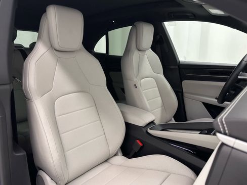 Used 2025 Porsche Macan 4 Electric AWD/4WD image 19