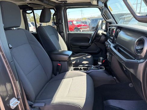 Used 2018 Jeep Wrangler Unlimited Sport S AWD/4WD image 23