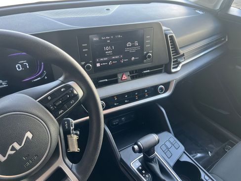 Used 2025 Kia Sportage LX image 20