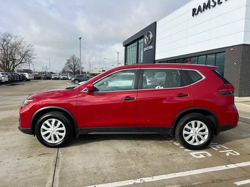Used 2017 Nissan Rogue S image 3