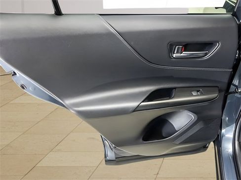 Certified 2022 Toyota Venza XLE image 21