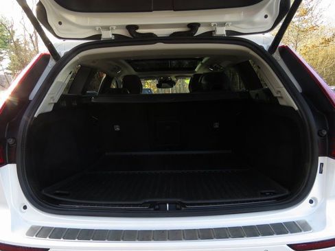 Used 2022 Volvo V60 T5 Cross Country w/ Climate Package image 16