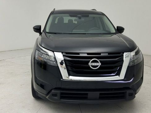 Used 2025 Nissan Pathfinder SV image 2