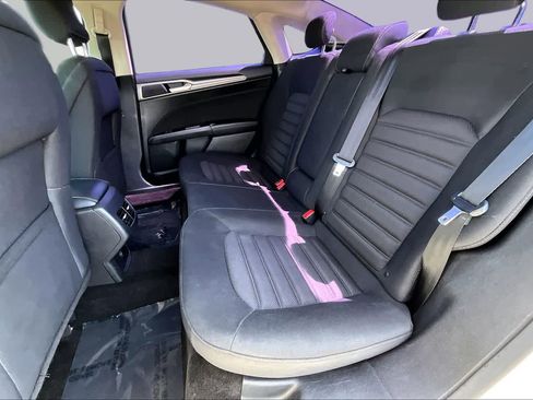 Used 2017 Ford Fusion SE w/ Fusion SE Technology Package FWD image 20