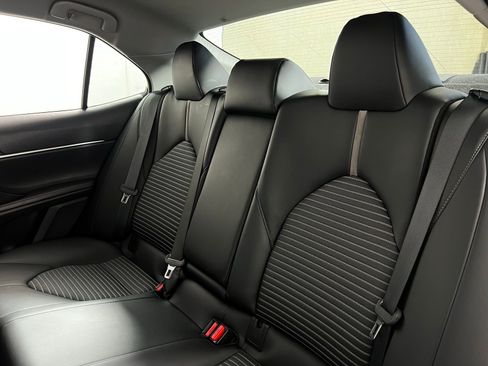 Used 2024 Toyota Camry SE image 22