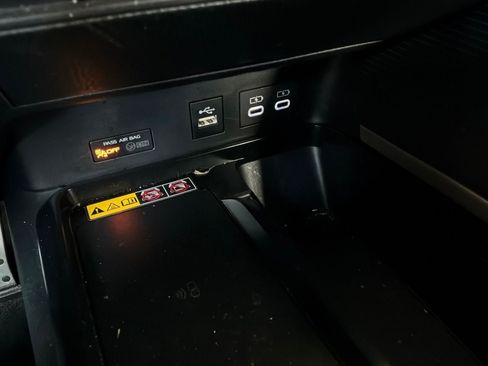 Used 2025 Toyota Camry SE FWD image 24