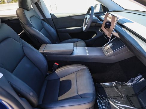 Used 2026 Tesla Model Y Long Range AWD/4WD image 16