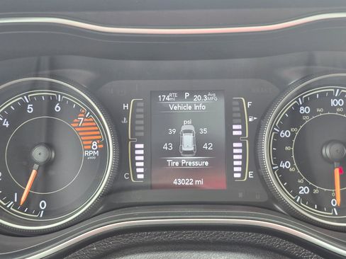 Used 2019 Jeep Cherokee Latitude Plus w/ Comfort/Convenience Group image 8