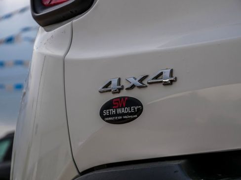 Used 2023 Jeep Renegade Latitude AWD/4WD image 46