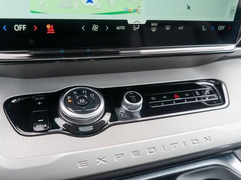 Used 2025 Ford Expedition Active image 30