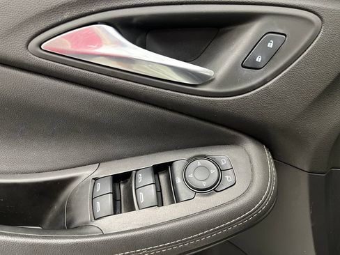 Used 2022 Buick Encore GX Select w/ Sport Touring Package FWD image 15