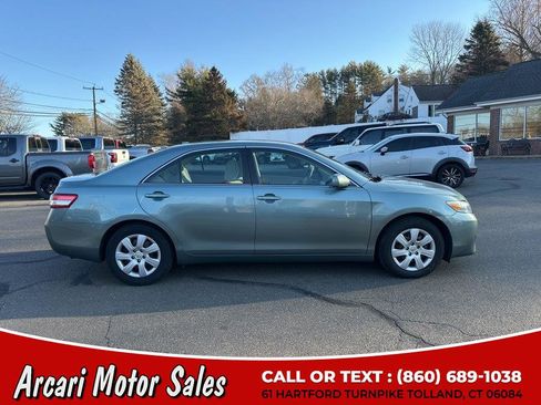 Used 2011 Toyota Camry LE image 6