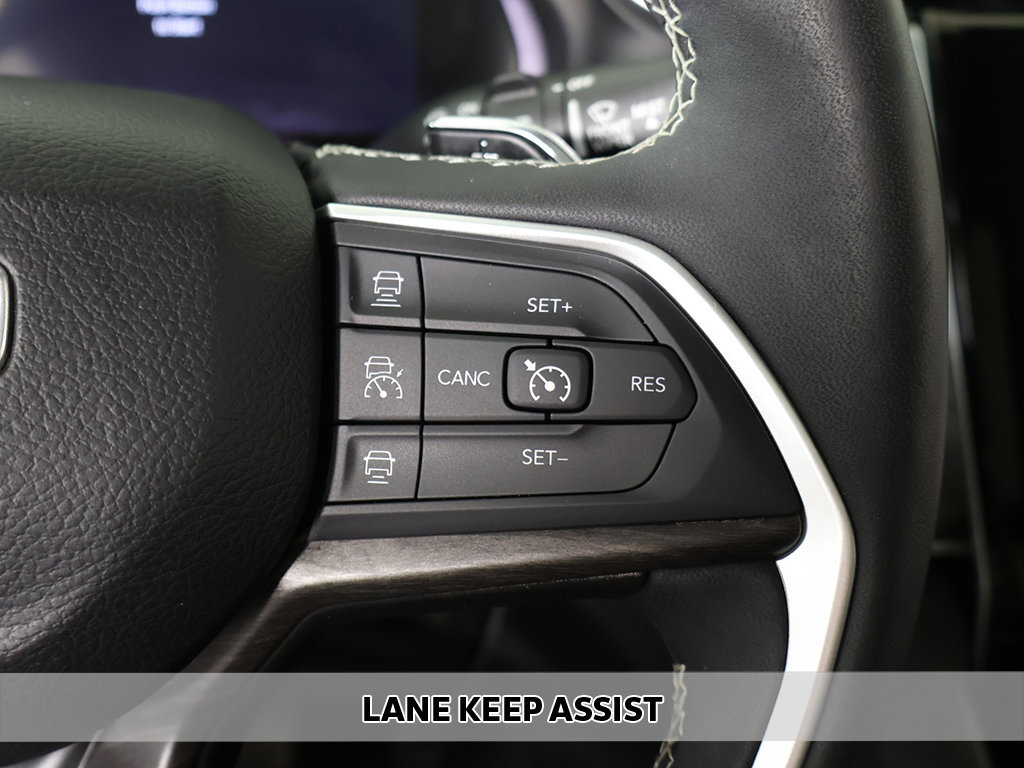 Used 2023 Jeep Grand Cherokee Limited w/ Luxury Tech Group II AWD/4WD image 6