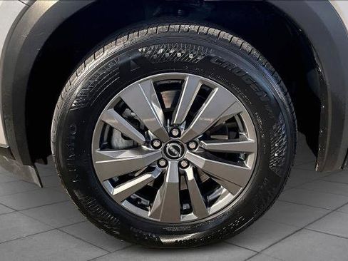 Certified 2024 Nissan Pathfinder SV image 10