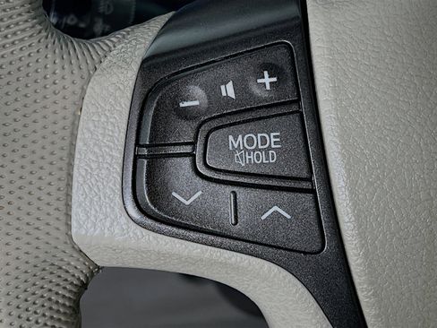 Used 2014 Toyota Sienna XLE image 13