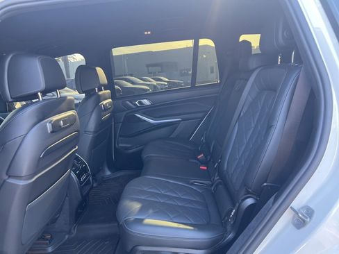 Used 2024 BMW X7 xDrive40i w/ M Sport Package image 10