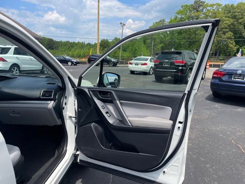 Used 2017 Subaru Forester 2.5i Premium AWD/4WD image 21