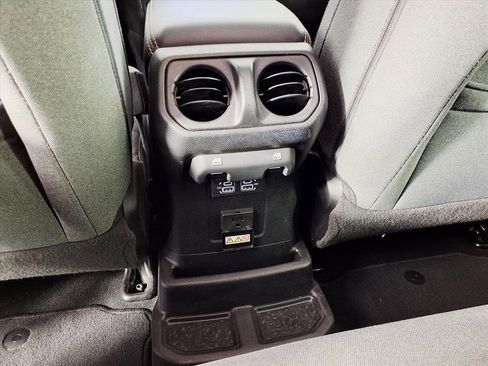 Used 2024 Jeep Wrangler Unlimited Sahara image 8