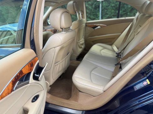 Used 2009 Mercedes-Benz E 350 4MATIC Sedan image 27