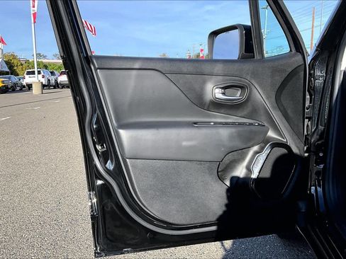 Used 2019 Jeep Renegade Altitude w/ Quick Order Package 2XM image 21