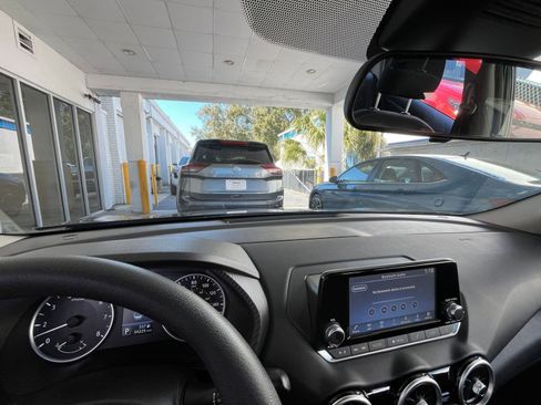 Used 2025 Nissan Sentra S image 33