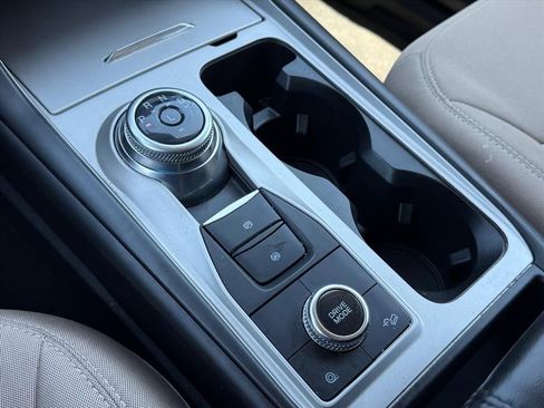 Used 2023 Ford Explorer XLT image 17