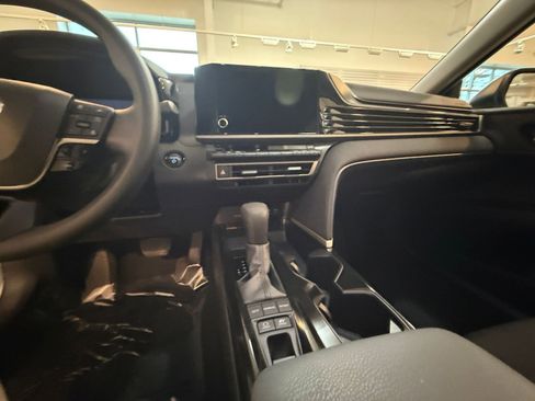 Used 2025 Toyota Camry LE image 40