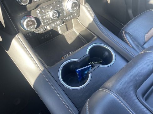 Used 2024 GMC Yukon XL AT4 w/ AT4 Premium Package image 19