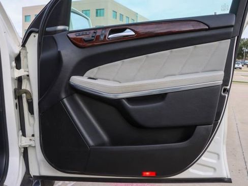 Used 2015 Mercedes-Benz GL 550 GL 550 image 10