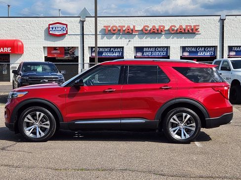 Used 2020 Ford Explorer Platinum w/ Premium Technology Package AWD/4WD image 2