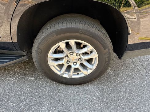 Used 2025 Chevrolet Tahoe LT AWD/4WD image 20