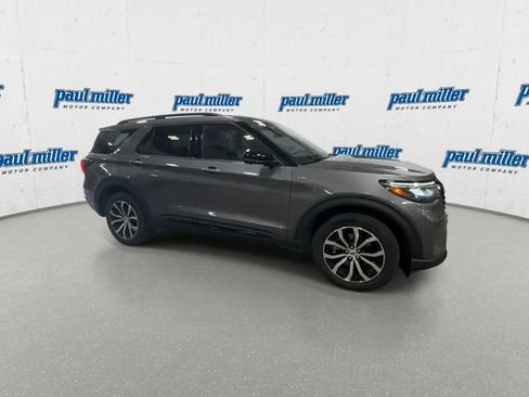 Used 2025 Ford Explorer ST-Line AWD/4WD image 13