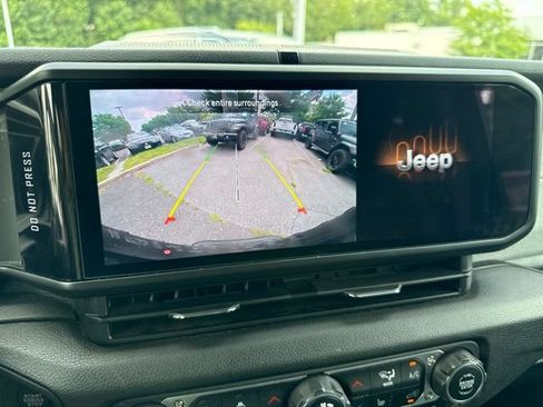 Used 2024 Jeep Wrangler Unlimited AWD/4WD image 15