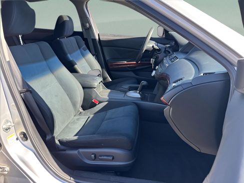 Used 2011 Honda Crosstour EX image 16