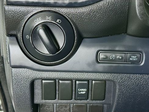 Used 2017 Nissan Titan S image 16