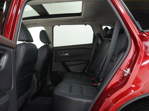 Used 2021 Nissan Rogue SV w/ Premium Package image 19