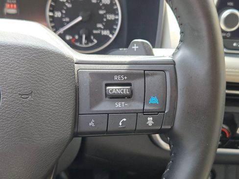 Certified 2025 Nissan Rogue SV FWD image 19